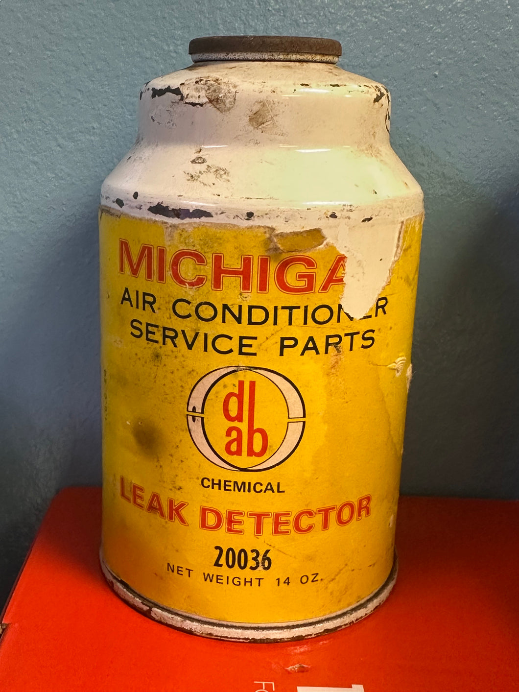 R12 Dichlorodifluoromethane Freon Refrigerant with Leak Detection Dye, LARGE 14 oz. Can